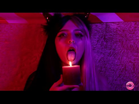 ❤️ Μια παθιασμένη πίπα από ένα σέξι Succubus με ένα σπέρμα στο στόμα της. ️ Γαμημένο βίντεο ️